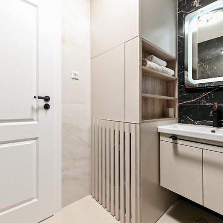 Newly Renovated Apartment Luce 扎达尔 外观 照片