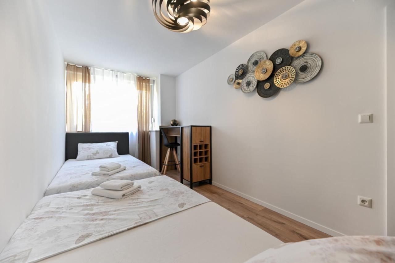 Newly Renovated Apartment Luce 扎达尔 外观 照片