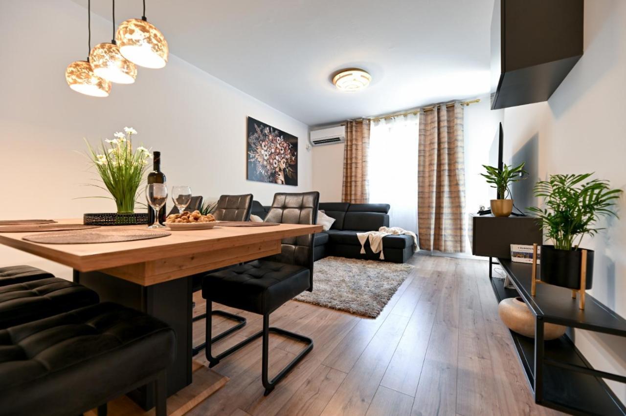 Newly Renovated Apartment Luce 扎达尔 外观 照片