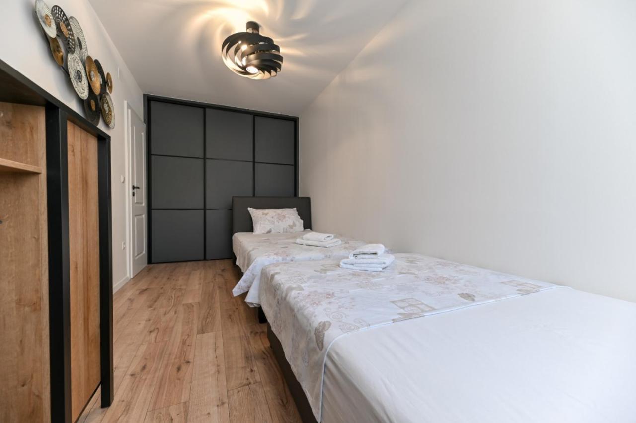 Newly Renovated Apartment Luce 扎达尔 外观 照片