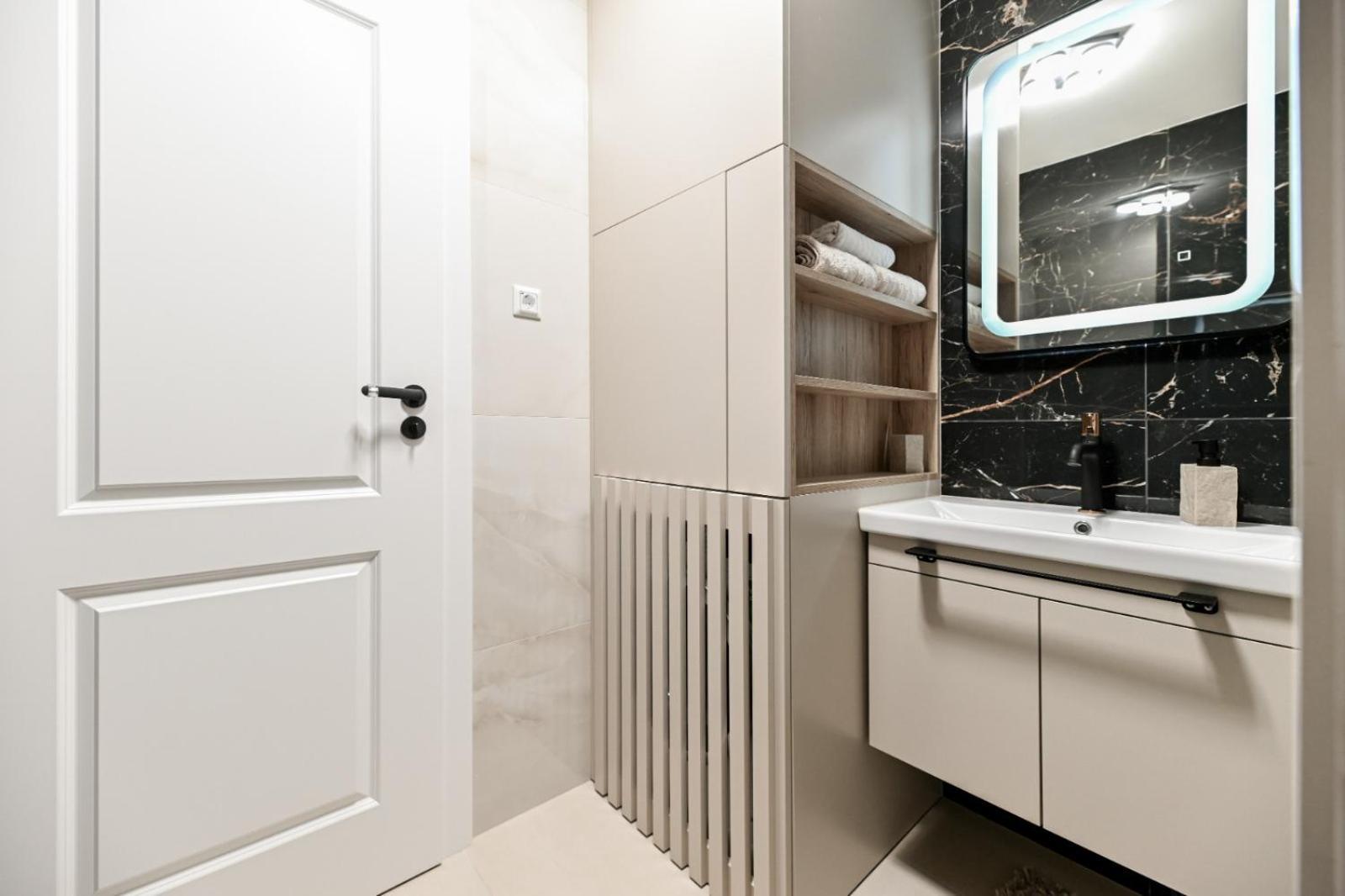 Newly Renovated Apartment Luce 扎达尔 外观 照片