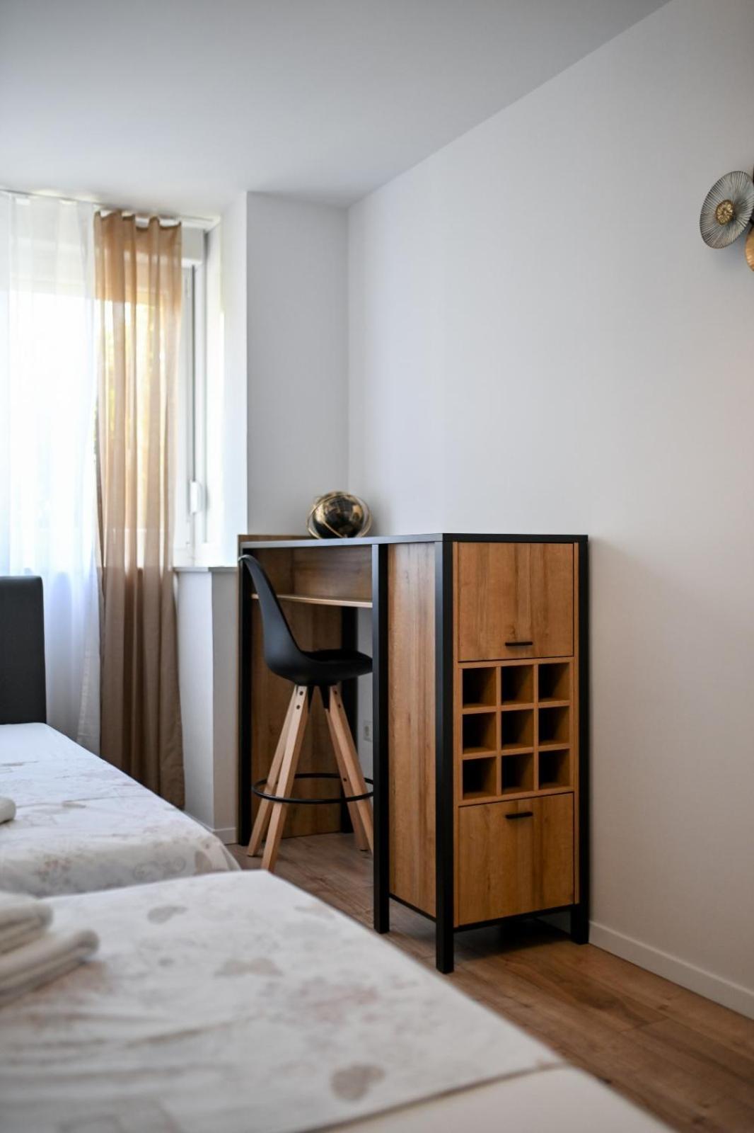 Newly Renovated Apartment Luce 扎达尔 外观 照片